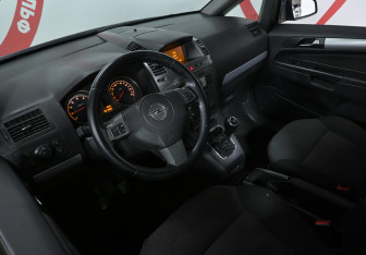 Подержанный автомобиль Opel Zafira Compactvan 2006 года (6 фото)