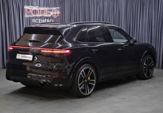 Подержанный автомобиль Porsche Cayenne 2018 года (5 фото)