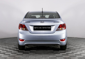 Подержанный автомобиль Hyundai Solaris Sedan 2012 года (4 фото)