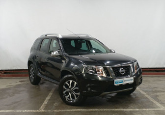 Подержанный автомобиль Nissan Terrano 2014 года (3 фото)