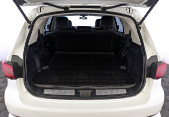 Подержанный автомобиль Infiniti QX60 2018 года (10 фото)