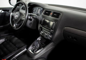 Подержанный автомобиль Volkswagen Jetta Sedan 2012 года (10 фото)