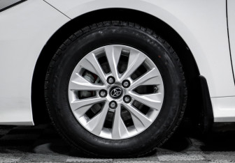 Подержанный автомобиль Toyota Corolla Sedan 2021 года (15 фото)