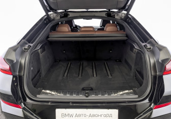 Подержанный автомобиль BMW X6 2021 года (10 фото)