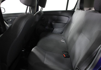 Подержанный автомобиль Renault Sandero 2019 года (11 фото)