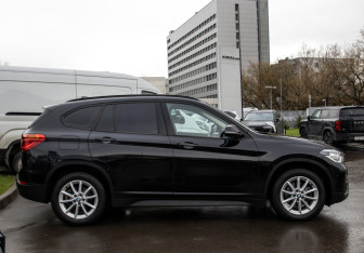 Подержанный автомобиль BMW X1 2018 года (3 фото)