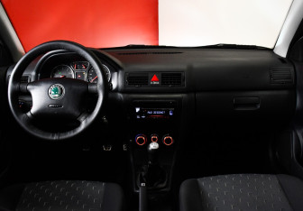 Подержанный автомобиль Skoda Octavia Liftback 2008 года (9 фото)