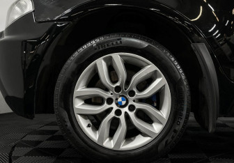 Подержанный автомобиль BMW X3 2006 года (7 фото)