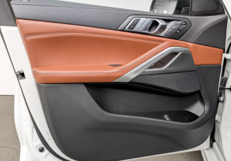Подержанный автомобиль BMW X6 2022 года (19 фото)