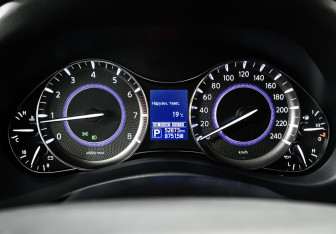Подержанный автомобиль Infiniti QX80 2019 года (10 фото)