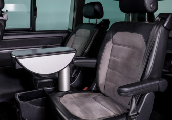 Подержанный автомобиль Volkswagen Multivan 2020 года (10 фото)