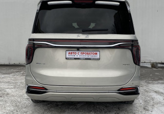 Подержанный автомобиль Hongqi HQ9 2022 года (6 фото)