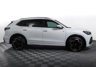 Подержанный автомобиль Volkswagen Tiguan 2024 года (4 фото)