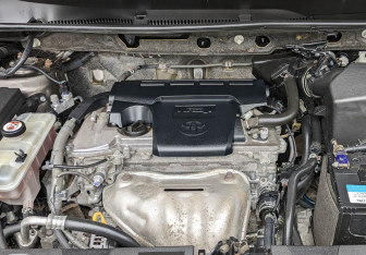 Подержанный автомобиль Toyota RAV4 2016 года (9 фото)