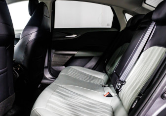 Подержанный автомобиль Changan Lamore 2024 года (12 фото)