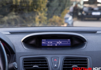 Подержанный автомобиль Renault Fluence 2013 года (12 фото)