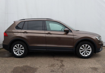 Подержанный автомобиль Volkswagen Tiguan 2019 года (6 фото)
