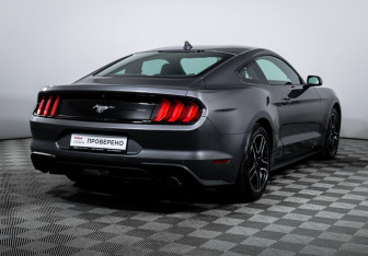 Подержанный автомобиль Ford Mustang Coupe 2021 года (5 фото)