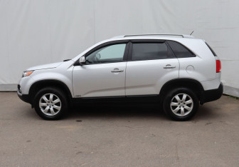 Подержанный автомобиль Kia Sorento 2011 года (8 фото)