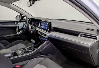 Подержанный автомобиль Kia K5 2021 года (11 фото)