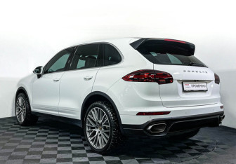 Подержанный автомобиль Porsche Cayenne 2015 года (7 фото)