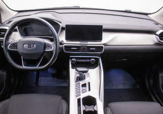 Подержанный автомобиль Geely Coolray 2022 года (13 фото)