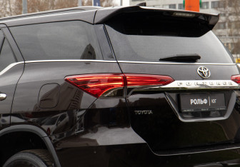 Подержанный автомобиль Toyota Fortuner 2018 года (24 фото)