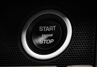 Подержанный автомобиль Land Rover Range Rover 2016 года (16 фото)