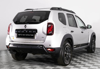 Подержанный автомобиль Renault Duster 2017 года (3 фото)