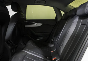 Подержанный автомобиль Audi A4 Sedan 2018 года (10 фото)