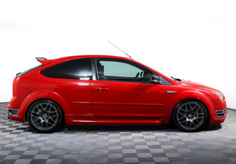 Подержанный автомобиль Ford Focus ST Hatchback 2007 года (4 фото)