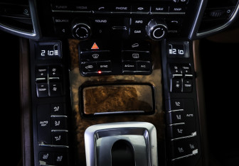 Подержанный автомобиль Porsche Cayenne 2015 года (23 фото)