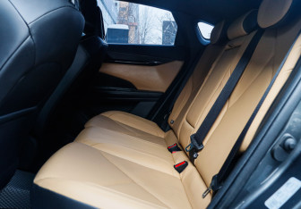 Подержанный автомобиль Changan UNI-V 2023 года (10 фото)