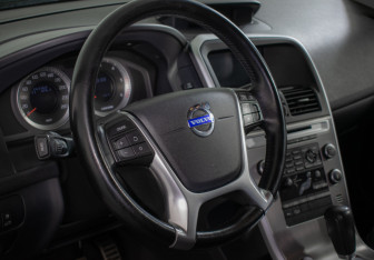 Подержанный автомобиль Volvo XC60 2010 года (12 фото)