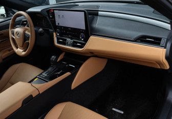 Подержанный автомобиль Lexus ES 2025 года (7 фото)