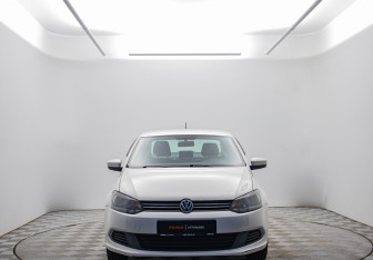 Подержанный автомобиль Volkswagen Polo Sedan 2013 года (2 фото)