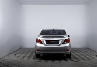 Подержанный автомобиль Hyundai Solaris Sedan 2013 года (6 фото)