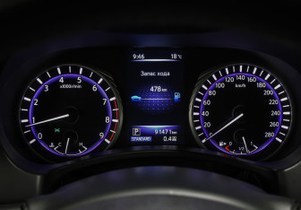 Подержанный автомобиль Infiniti Q60 Coupe 2017 года (13 фото)