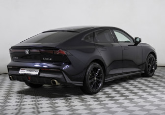 Подержанный автомобиль Changan UNI-V 2024 года (5 фото)