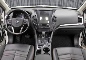 Подержанный автомобиль DongFeng AX7 2018 года (13 фото)