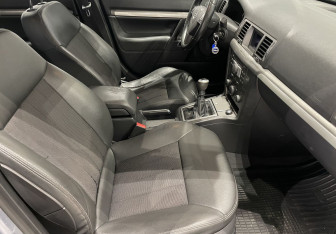 Подержанный автомобиль Opel Vectra Sedan 2007 года (9 фото)