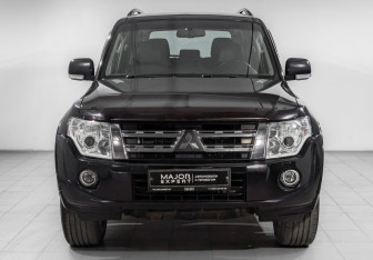 Подержанный автомобиль Mitsubishi Pajero 2011 года (2 фото)