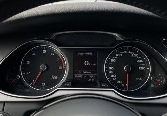 Подержанный автомобиль Audi A4 Sedan 2013 года (21 фото)