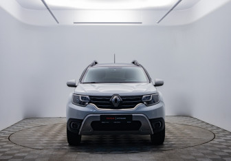 Подержанный автомобиль Renault Duster 2021 года (2 фото)