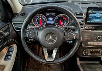 Подержанный автомобиль Mercedes-Benz GLE 2017 года (21 фото)