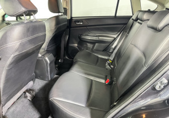 Подержанный автомобиль Subaru XV 2014 года (10 фото)