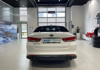 Подержанный автомобиль Kia Optima Sedan 2018 года (5 фото)