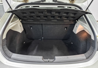 Подержанный автомобиль SEAT Leon Hatchback 2013 года (10 фото)