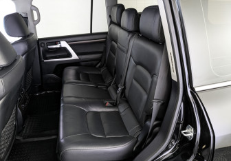 Подержанный автомобиль Toyota Land Cruiser Suv 2018 года (18 фото)