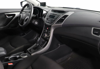 Подержанный автомобиль Hyundai Elantra Sedan 2015 года (5 фото)